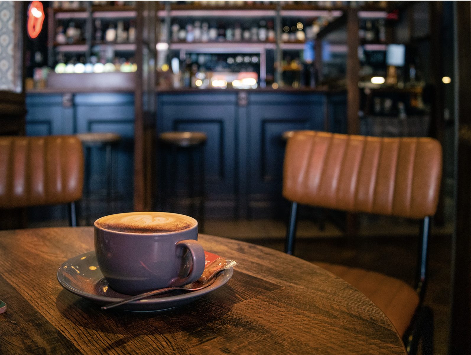 A cappuccino on the green bar